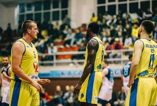 Golden Eagle Ylli me një tjetër amerikan në radhët e veta