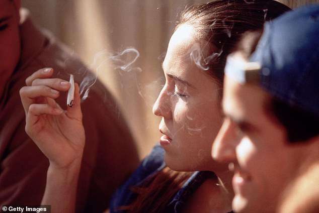 Marihuana shkakton dëme afatgjate në tru