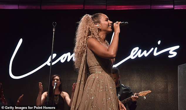 Leona Lewis rikthehet fuqishëm në skenë