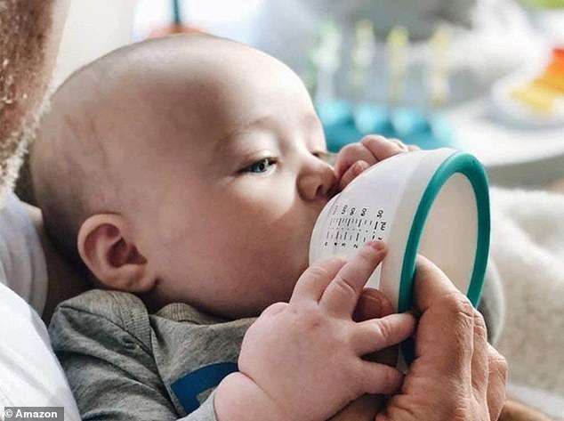 Babai krijon shishe në formë gjiri për ushqimin më të lehtë të foshnjave