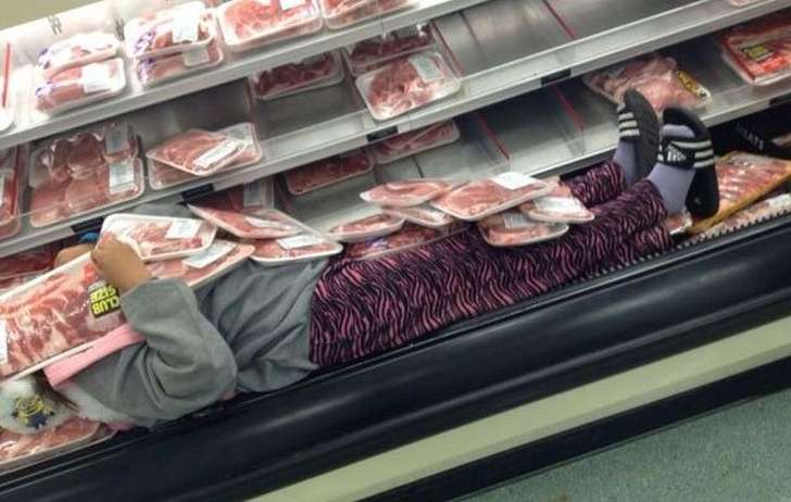 Momente të sikletshme të njerëzve gjatë shopingut
