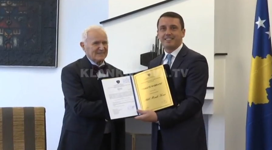 Kompozitori Akil Koci nderohet me çmimin ''Niketë Dardani'' (VIDEO)
