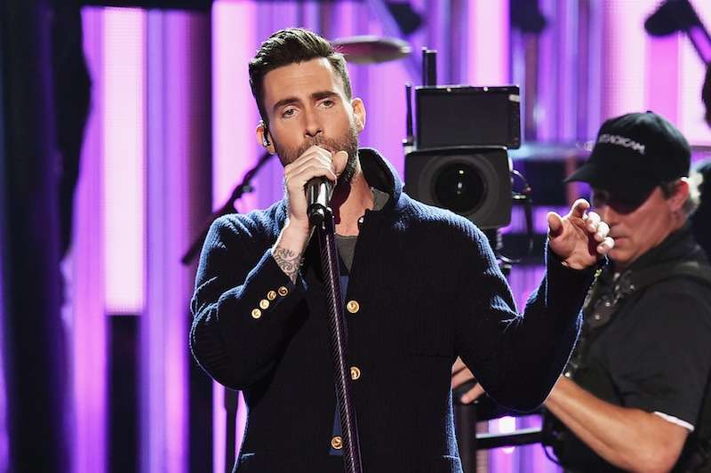 Maroon 5 sjell edhe një klip për ''Girls Like You'' (VIDEO)