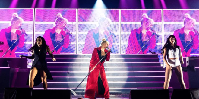 Christina Aguilera u kthehet koncerteve pas 10 viteve