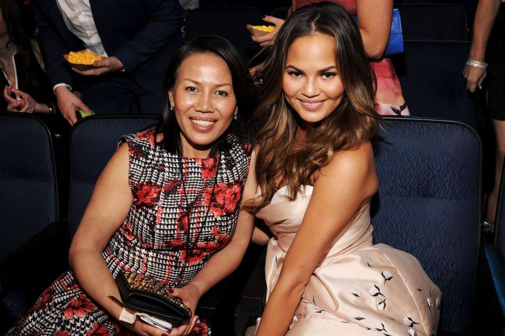 Nëna e Chrissy Teigen bëhet shtetase amerikane