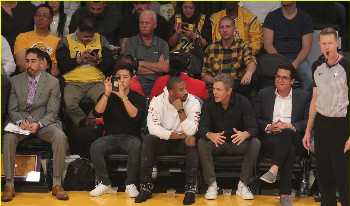 Ky është spektatori i veçantë në Lakers vs. Nuggets (FOTO)