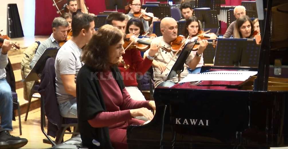 Francezja dhe kiliani marrin pjesë në Filarmoninë e Kosovës (VIDEO)