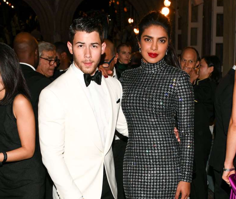 Nick Jonas dhe Priyanka Chopra do të martohen në një pallat indian