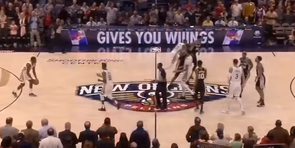 Pelikanët triumfojnë ndaj Spurs (VIDEO)