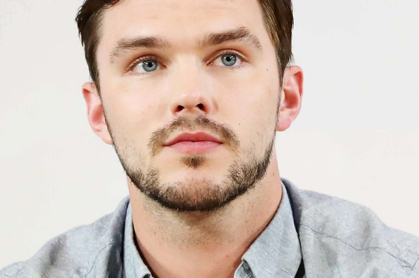 Nicholas Hoult flet për dashurinë e tij për aktrimin