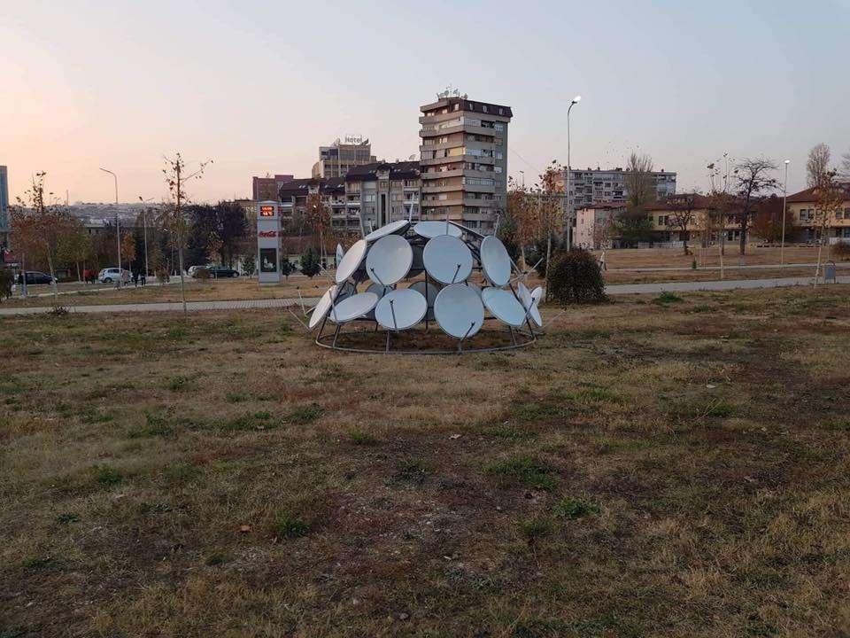 Dëmtohet instalacioni i Eliza Hoxhës në Prishtinë