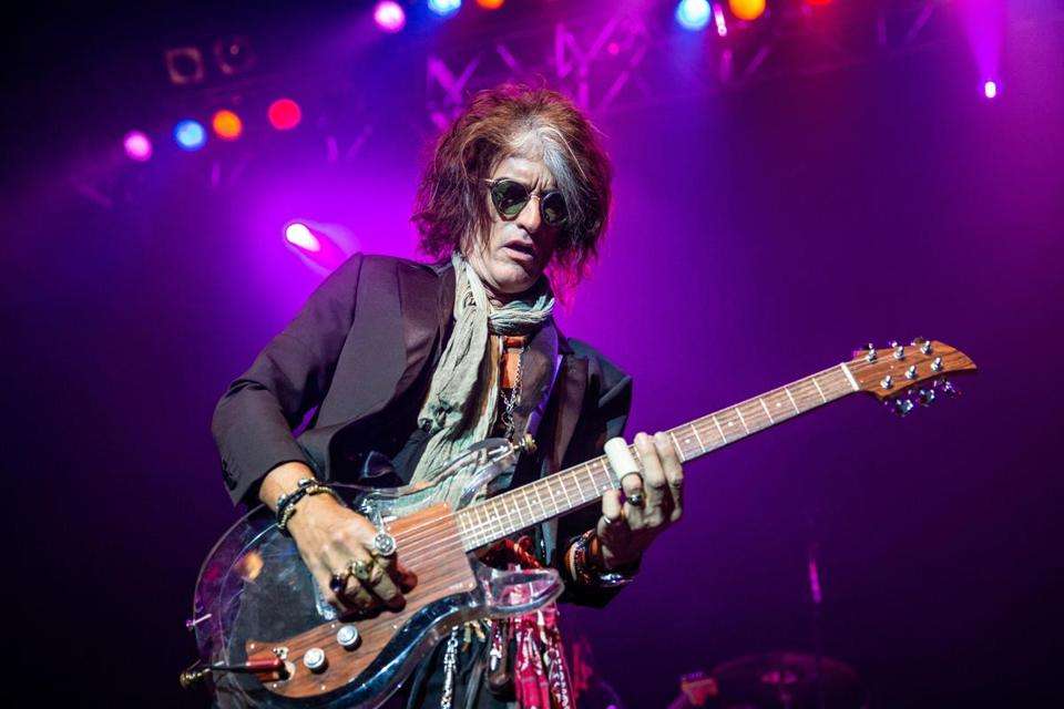 Joe Perry dërgohet me urgjencë në spital