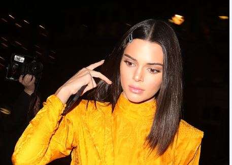 Kendall Jenner shkëlqen në veshjen e saj