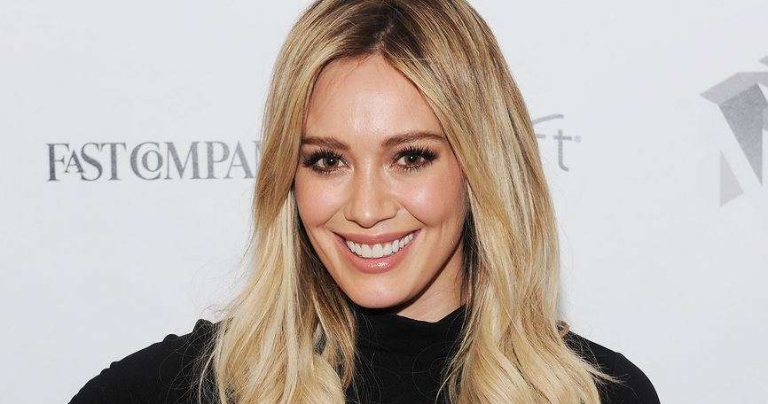 Hilary Duff publikon videon e realizuar menjëherë pas lindjes së vajzës
