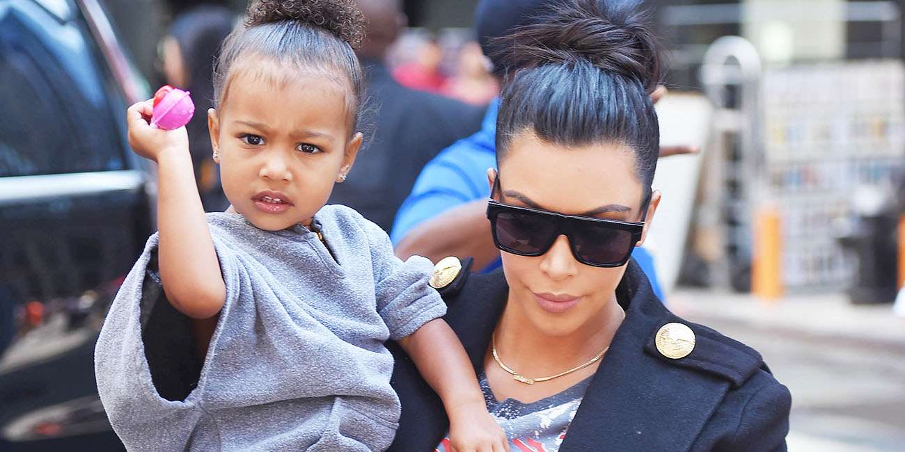 Vajza e Kim Kardashian kopjon të ëmën