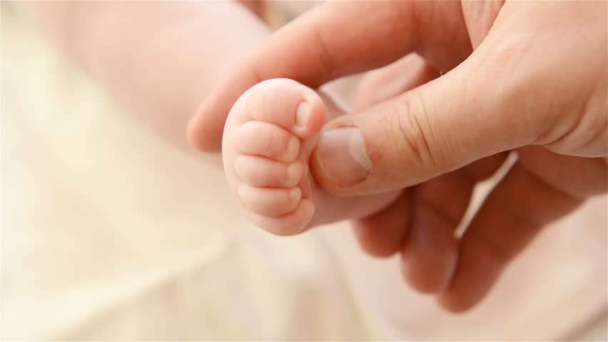 Në 24 orëshin e fundit 31 foshnje lindin në QKUK, një nënë sjell në jetë trinjak