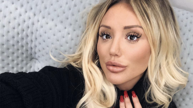Charlotte Crosby thyen hundën (FOTO)