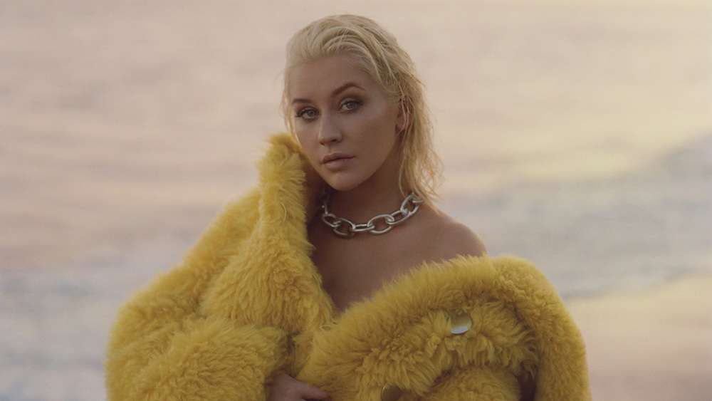 Christina Aguilera performon bashkë me vajzën gjatë koncertit të saj (VIDEO)