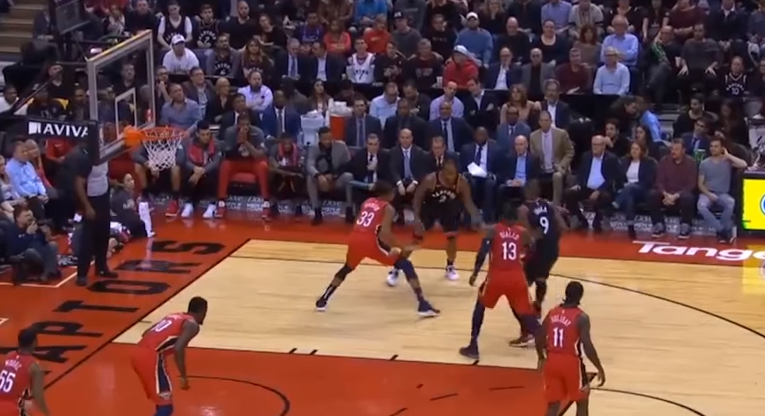 Pelikanët befasojnë Raptors (VIDEO)