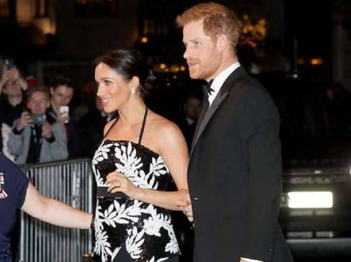 Meghan Markle shkëlqen krah Princ Harry në një mbrëmje në Londër