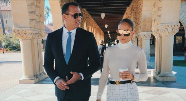 Jennifer Lopez shfaqet seksi krah burrit të saj (FOTO)