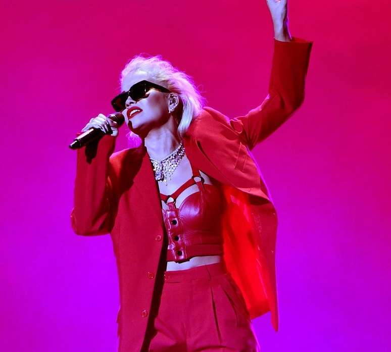 Rita Ora publikon këngën e re (VIDEO)