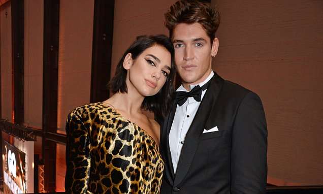Dua Lipa shfaqet pranë të dashurit (FOTO)