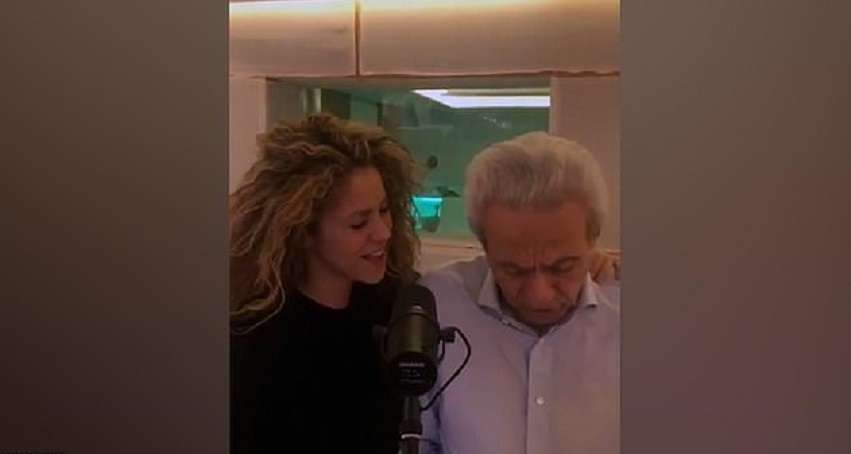Shakira publikon një video emocionuese duke kënduar me babanë e saj të moshuar