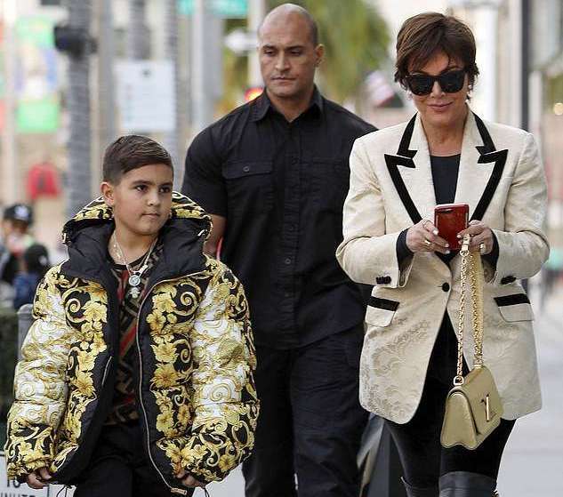 Kris Jenner i blen nipit xhaketë 3000 dollarëshe