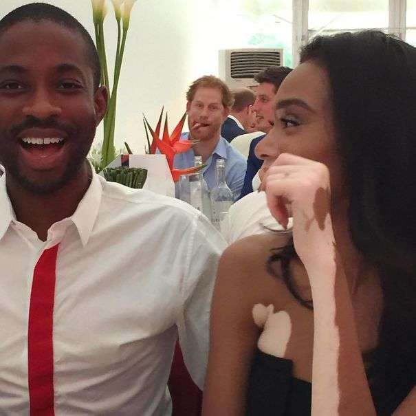 Të famshmit në fotografitë e personave të rëndomtë 