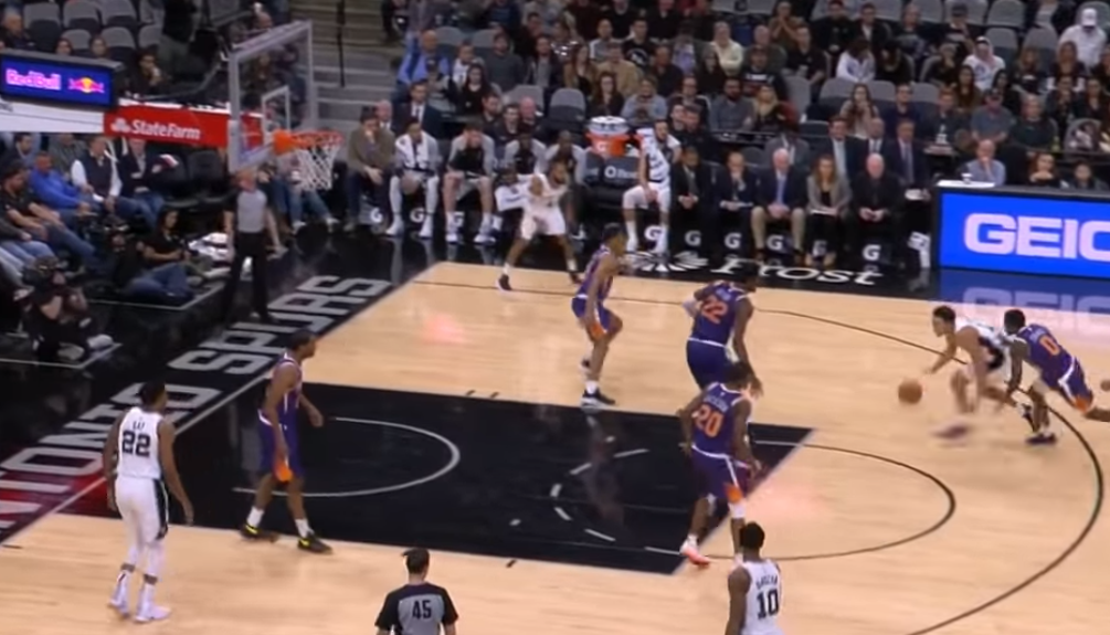 Spurs mundin Suns (VIDEO)