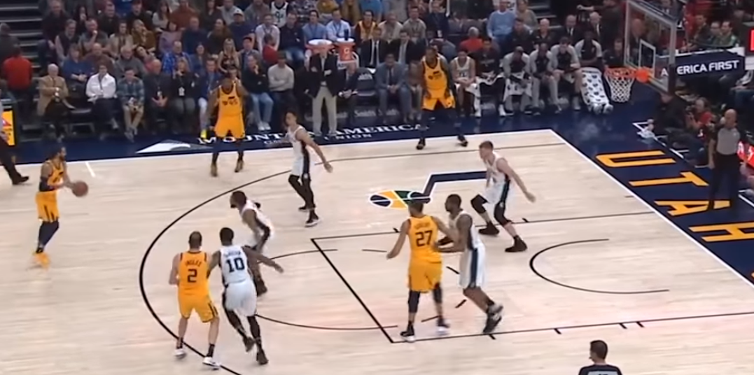 Jazz dërrmojnë Spurs (VIDEO)