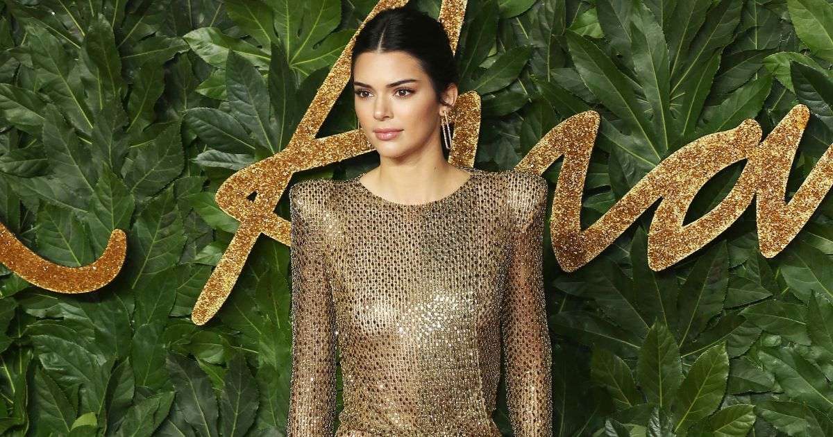 Pas performancës në Fashion Awards, Kendall shkon në McDonald për një hamburger
