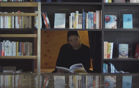 Kur bëhet fjalë për leximin, Japonia është gjithmonë një hap para (VIDEO)
