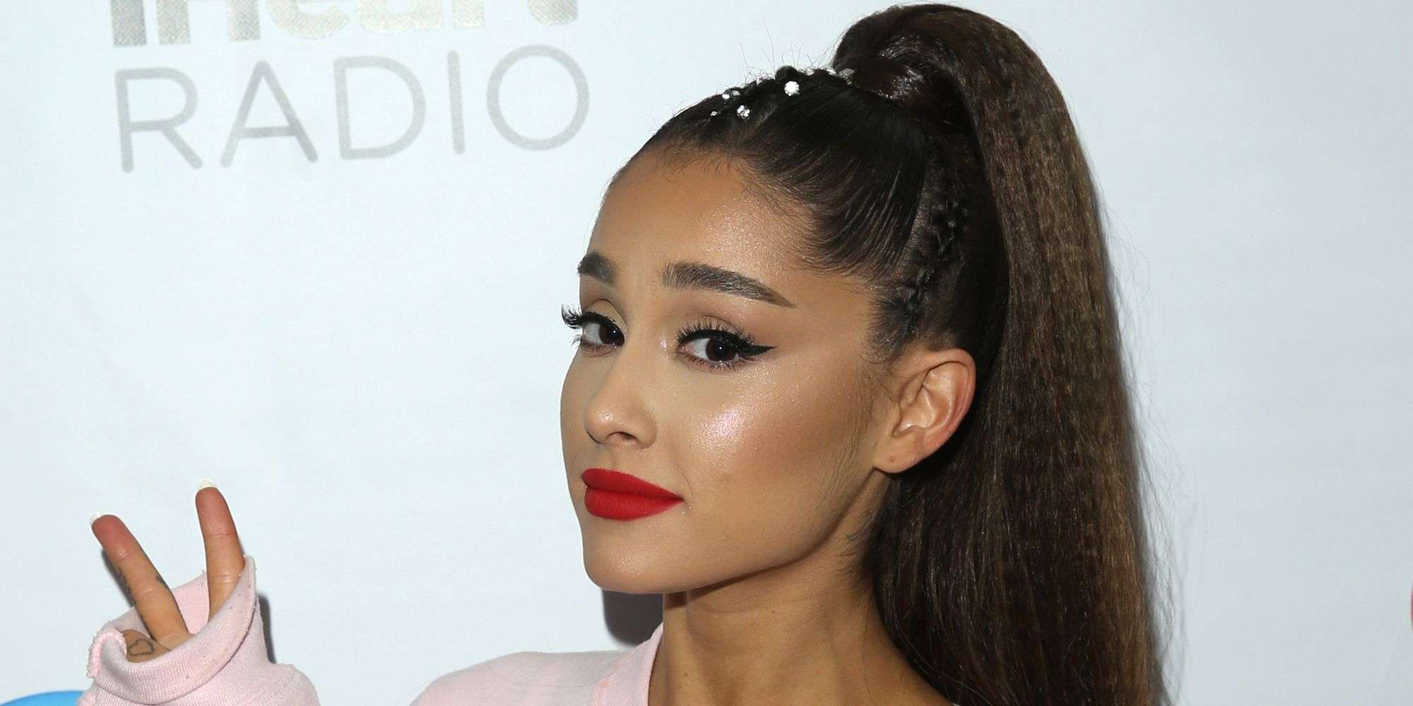 Ariana Grande shpjegon pse e vendosi pemën e Krishtlindjeve mbrapsht