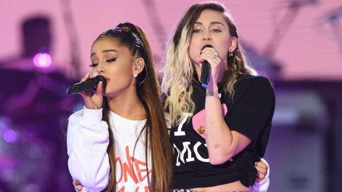 Miley Cyrus tregon çfarë i dërgoi Ariana Grande’s pasi u nda nga i fejuari
