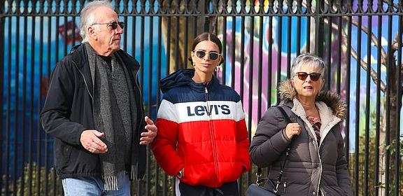 Emily Ratajkowski kthehet nga pushimet në Moroccan