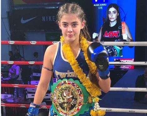 Bokserja me prejardhje shqiptare bëhet kampione e botës në WBC MuayThai