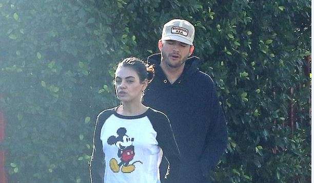 Mila Kunis shfaqet pa grim rrugëve të Los Angelos-it