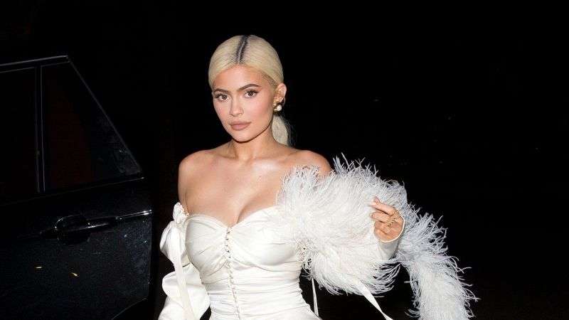 Kylie Jenner si një “engjëll” në Los Angeles