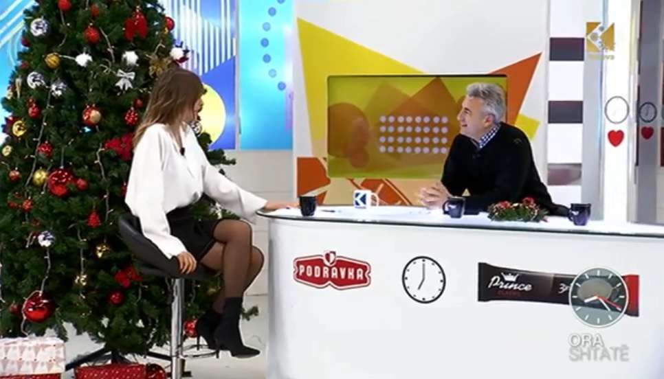 Festimi i kërshëndellave në familjen e Arianit Kocit (VIDEO)