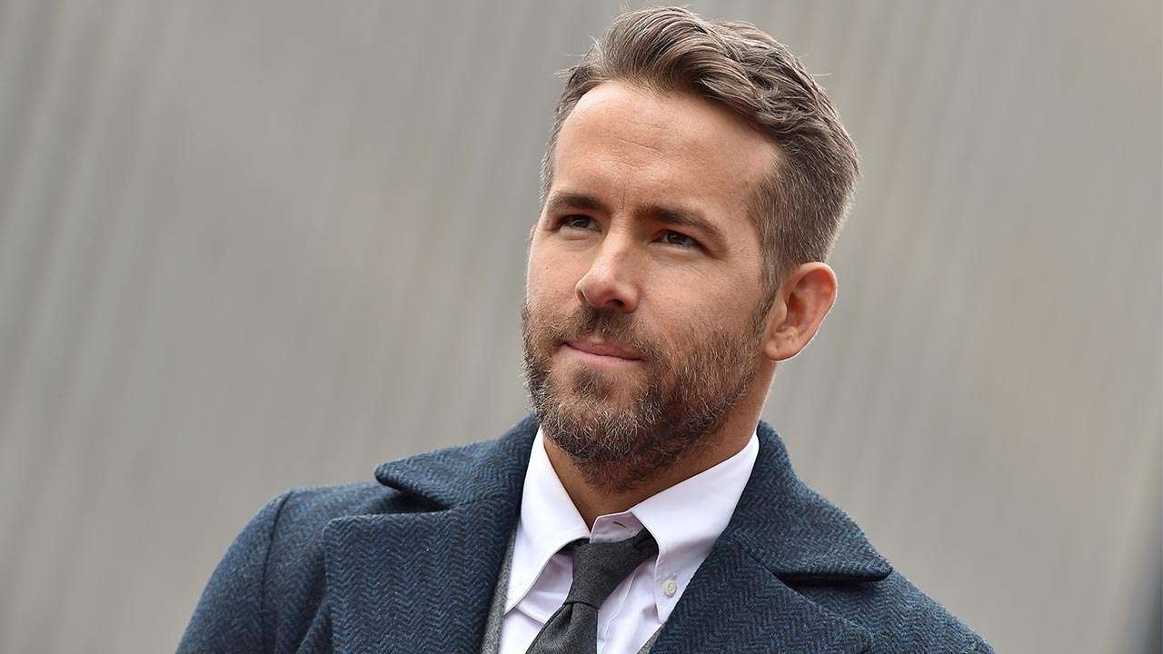 Ryan Reynolds thotë se të qenit baba e bëri njeri më të mirë