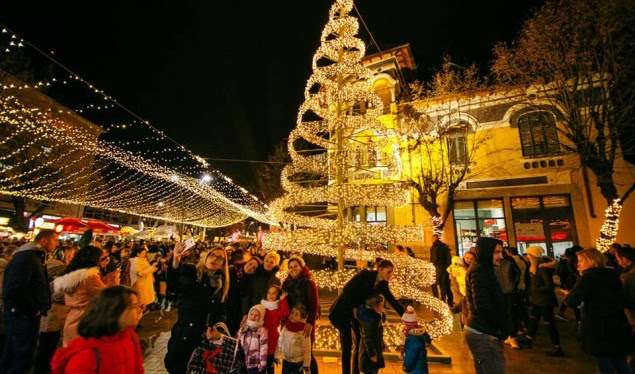 Korça duket e magjishme në “Festivalin e Dritave” (FOTO)