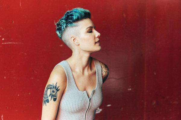 Publikohet remixi i “Without Me” nga Halsey (VIDEO)