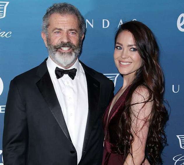 Mel Gibson dhe e dashura 28 vjeçare shkëlqejnë bashkë!