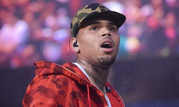 Arrestohet Chris Brown, dyshohet që ka dhunuar një grua