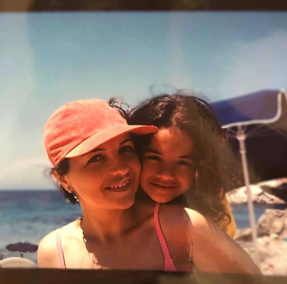 Kolazh fotografish dhe dedikim i veçantë nga Rita Ora për ditëlindjen e nënës së saj!