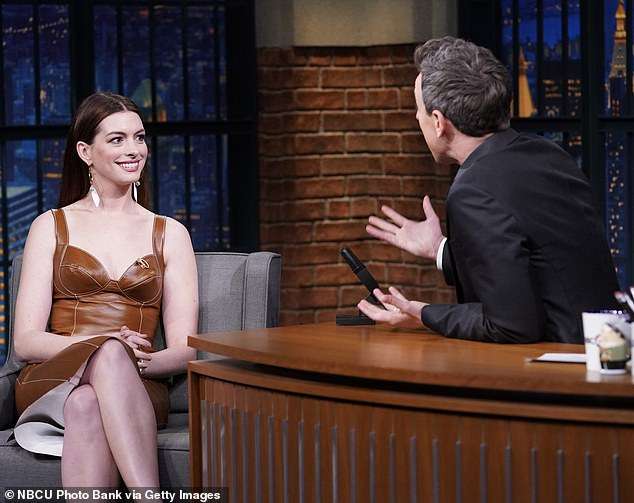 Anne Hathway tregon se djali i saj pëlqen Camila Alvesin