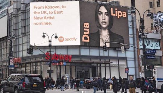 Kosova e Dua Lipës vendoset në “Times Square”