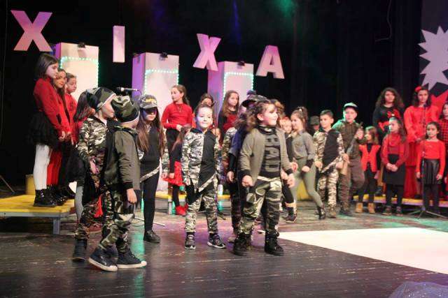 “Xixat e Flakës”, fëmijët i kënduan heronjve dhe vendit (FOTO)